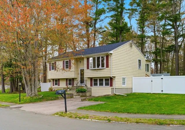 Homes for sale in Foxboro, MA | 8 Bicknell St, Foxboro, MA 02035 | MLS# 73510672