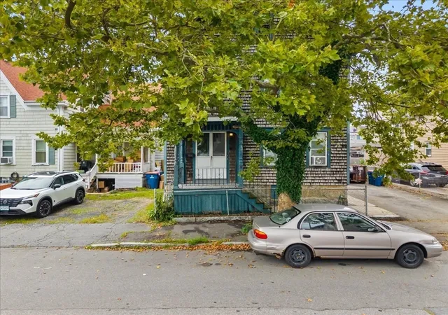 2nd image of 213 Austin St, New Bedford, MA 02740 | MLS# 73567248