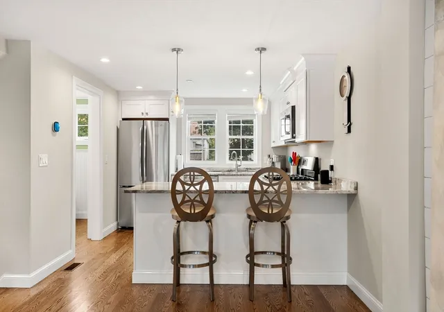4th image of 34 Beckford St, Beverly, MA 01915