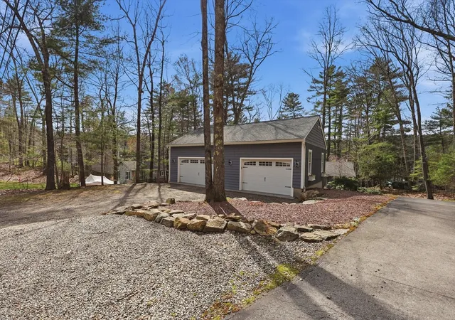 Homes for sale in Sturbridge, MA | 104 South Shore Dr, Sturbridge, MA 01566 | MLS# 73511203