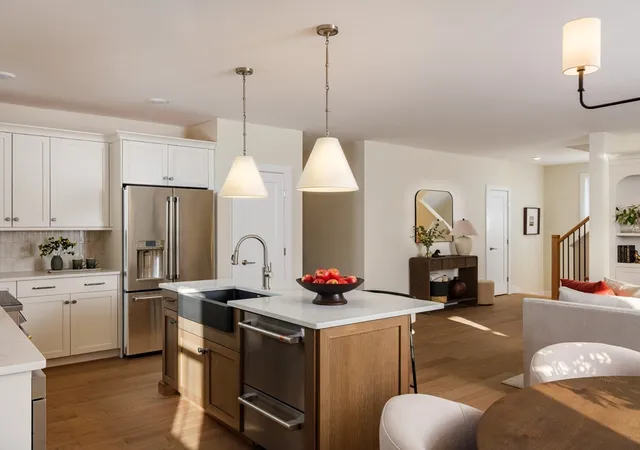 5th image of 12 Miter Dr, Plymouth, MA 02360