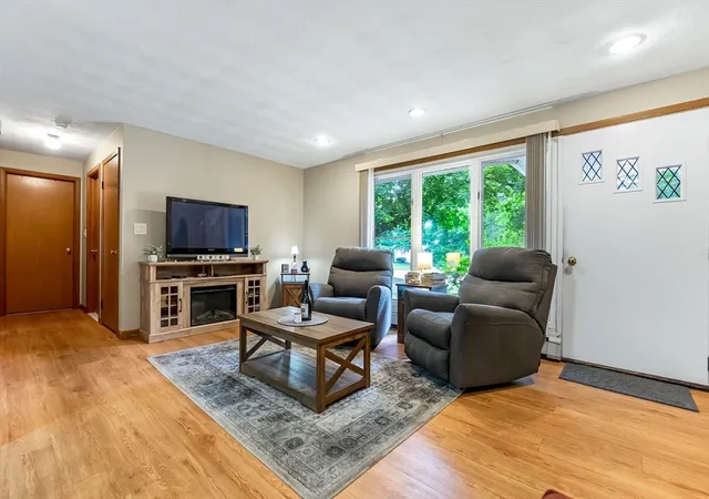 4th image of 64 Hemenway Rd, Framingham, MA 01701 | MLS# 73556525