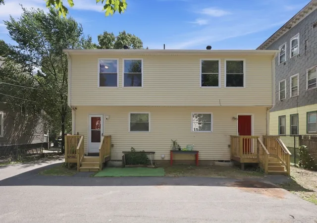 2nd image of 104 106 Quincy St, Springfield, MA 01109 | MLS# 73566137
