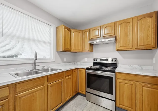 3rd image of 104-106 Quincy St, Springfield, MA 01109 | MLS# 73566137