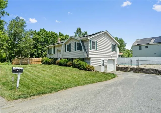 3rd image of 11 Dunkirk Ave, Worcester, MA 01604 | MLS# 73537894