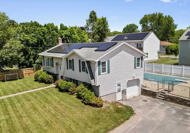 4th image of 11 Dunkirk Ave, Worcester, MA 01604 | MLS# 73537894