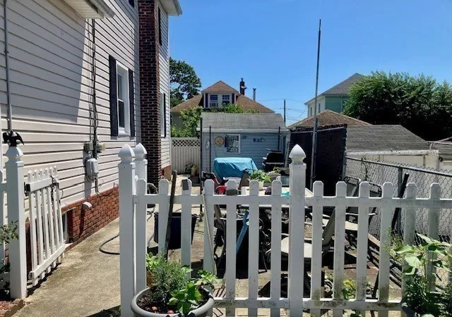 5th image of 76 Capitol St, New Bedford, MA 02744 | MLS# 73548046
