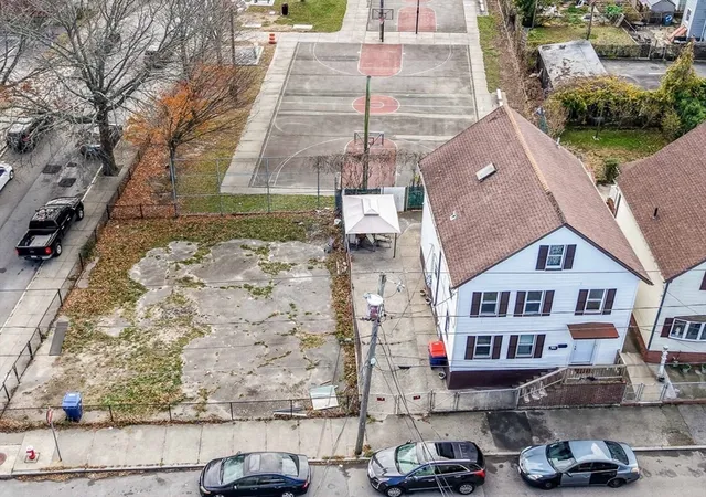 4th image of 150 Blackmer St, New Bedford, MA 02744 | MLS# 73456899