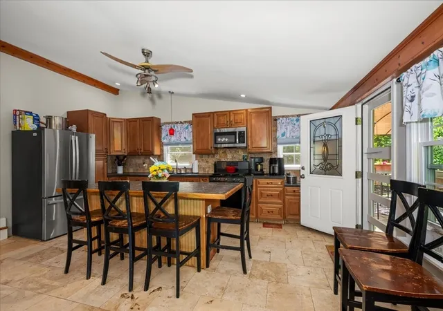 3rd image of 237 Boston Rd, Palmer, MA 01069 | MLS# 73551809