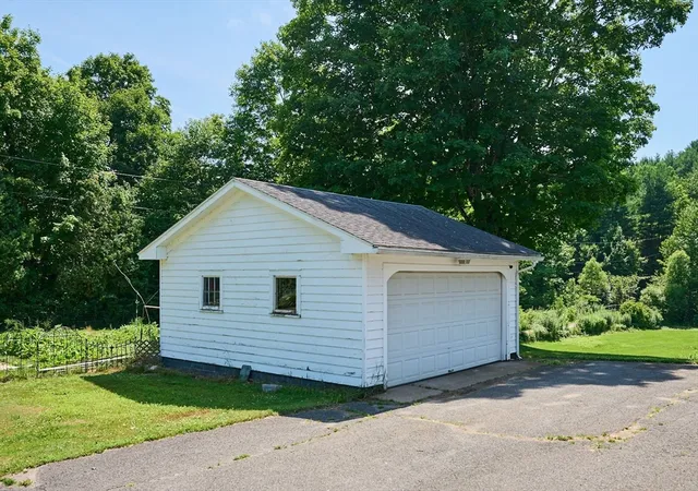 Photo 4 of Single family home for sale at 666 Montgomery Rd, Westfield, MA 01085 | MLS# 73550163 | Listing updated on 2026-10-03