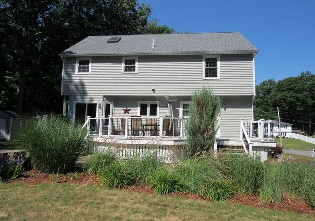 Photo 3 of Sale Pending at 5 Strawberry Ln, Billerica, MA 01821 | MLS# 73558722 | Listing updated on 2026-08-26