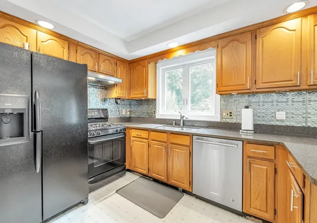 Photo 4 of Sale Pending at 5 Strawberry Ln, Billerica, MA 01821 | MLS# 73558722 | Listing updated on 2026-08-26