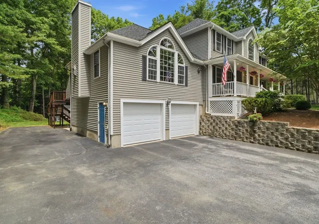 3rd image of 20 Emerald St, Tyngsboro, MA 01879 | MLS# 73539441