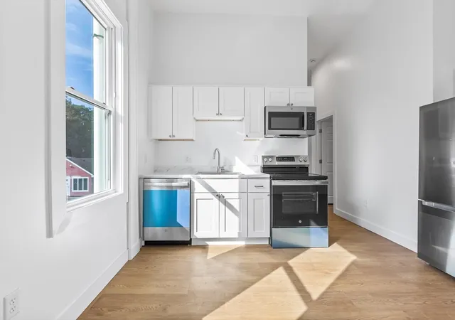 3rd image of 114 Haverhill St, North Reading, MA 01864 | MLS# 73443873