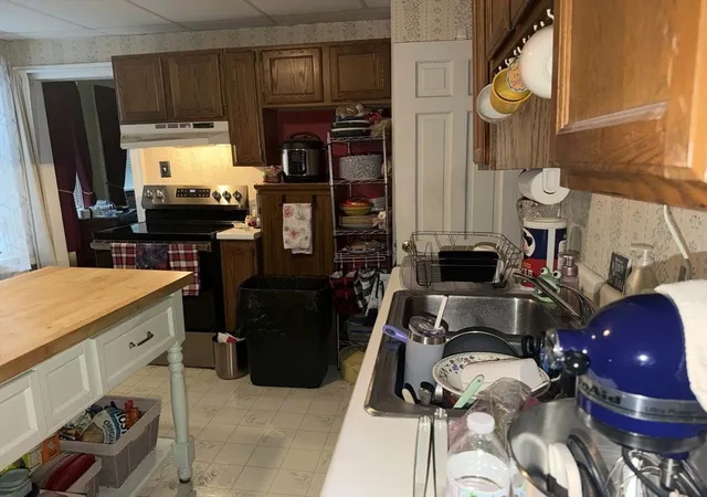 3rd image of 414-416 Hillside Ave, Holyoke, MA 01040 | MLS# 73551748