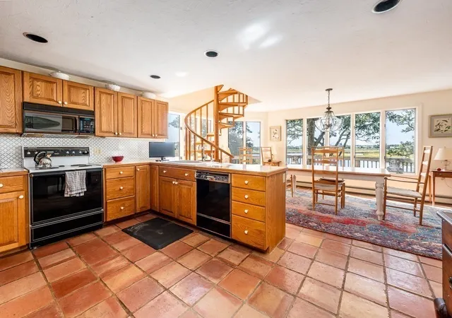 4th image of 498 Elliott Road, Centerville, MA 02632 | MLS# 73453638