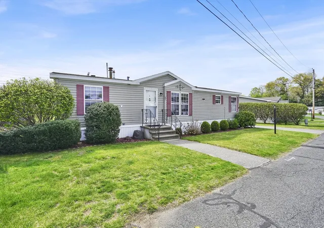 4th image of 27 Somerset Rd, Chicopee, MA 01020 | MLS# 73514652