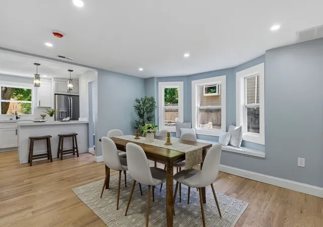 4th image of 6 Linden Rd, Melrose, MA 02176