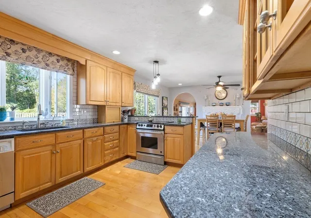 4th image of 220 Hancock St, Abington, MA 02351 | MLS# 73497126