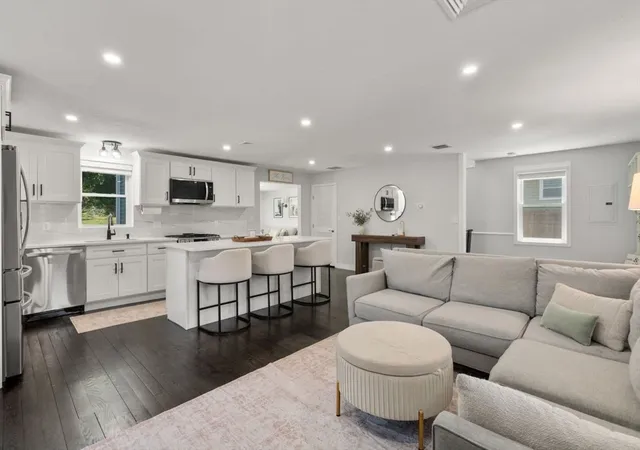 2nd image of 9 Beach Rd, Pembroke, MA 02359 | MLS# 73555223