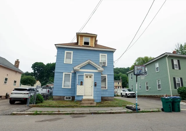 3rd image of 544 Concord St, Lowell, MA 01852 | MLS# 73552767