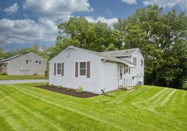 2nd image of 89 Garvey Dr, Springfield, MA 01109 | MLS# 73557102