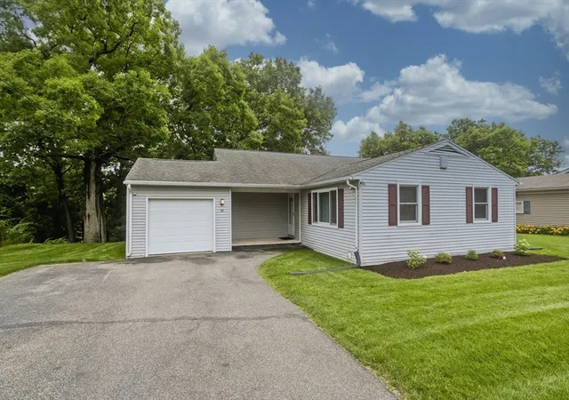 5th image of 89 Garvey Dr, Springfield, MA 01109 | MLS# 73557102
