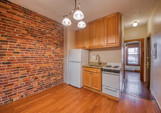 5th image of 32 Grv, Boston, MA 01562
