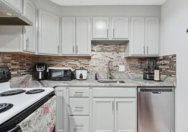 3rd image of 81 Colonel Bell Dr #9, Brockton, MA 02301 | MLS# 73490827