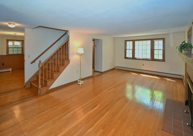 2nd image of 4 Applecrest Rd, Andover, MA 01810 | MLS# 73515097