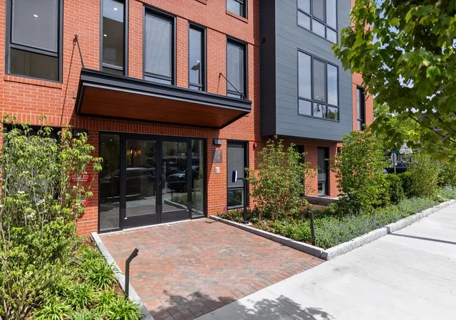 13th image of 118 B Street #204, South Boston, MA 02127 | MLS# 73488340