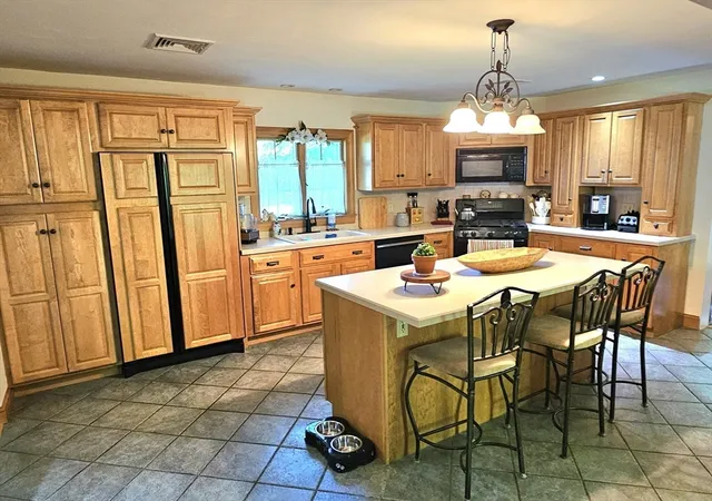Homes for sale in North Dartmouth, MA | 278 Hixville Rd, North Dartmouth, MA 02747 | MLS# 73528554
