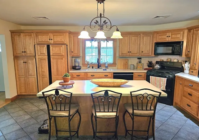 Homes for sale in North Dartmouth, MA | 278 Hixville Rd, North Dartmouth, MA 02747 | MLS# 73528554