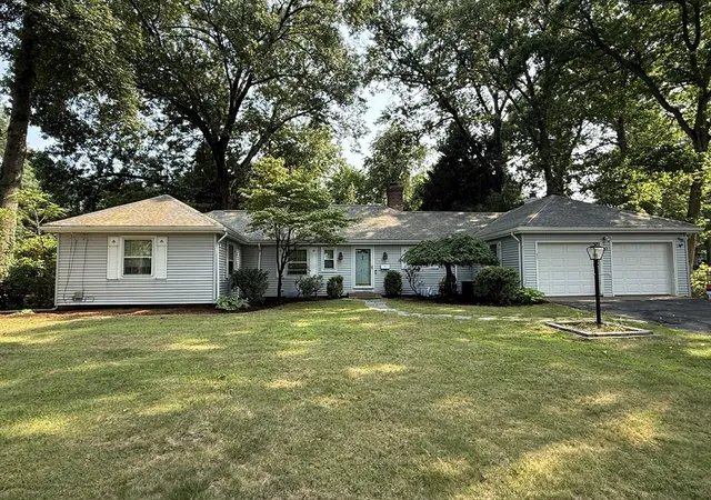 23rd image of 97 Overlook Dr, Springfield, MA 01118 | MLS# 73553857