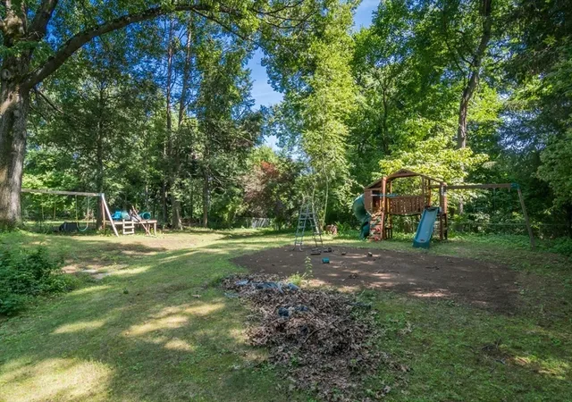 2nd image of 97 Overlook Dr, Springfield, MA 01118 | MLS# 73553857