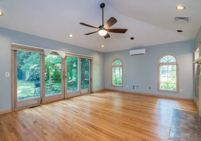 3rd image of 97 Overlook Dr, Springfield, MA 01118 | MLS# 73553857