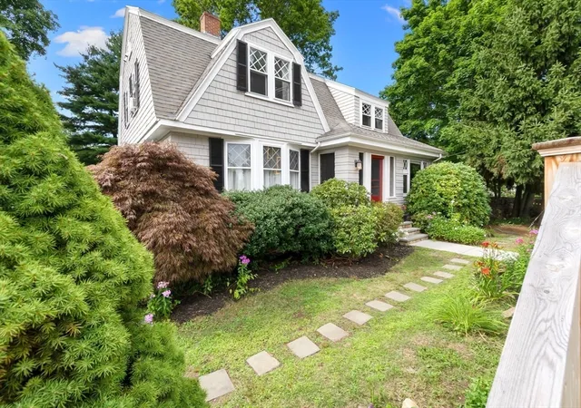 1st image of 166 Essex St, Beverly, MA 01915 | MLS# 73559477