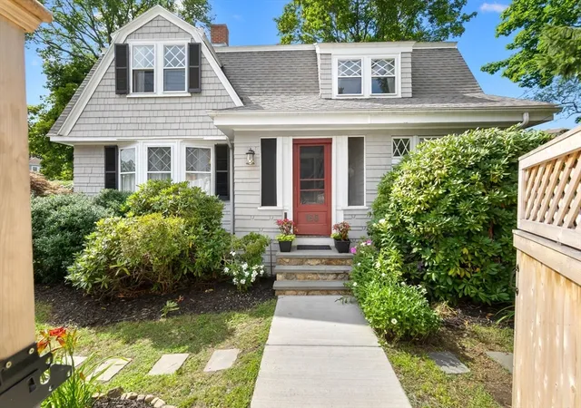 2nd image of 166 Essex St, Beverly, MA 01915 | MLS# 73559477