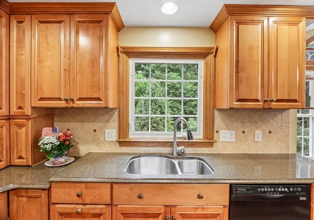 5th image of 59 Oxford Dr, Franklin, MA 02038 | MLS# 73553924