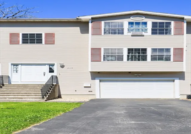 Homes for sale in Worcester, MA | 22 B Bancroft St, Worcester, MA 01610 | MLS# 73529275