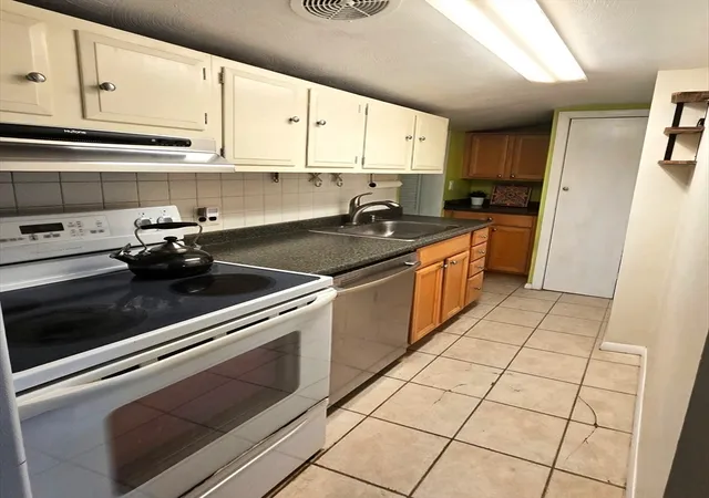 5th image of 13 Park Lane, Wayland, MA 01778 | MLS# 73557573