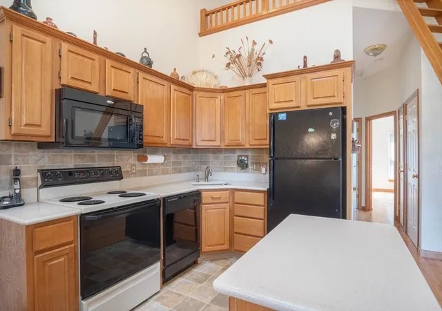 2nd image of 122 Brookfield Ln #122, Agawam, MA 01001 | MLS# 73560475
