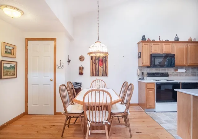 4th image of 122 Brookfield Ln #122, Agawam, MA 01001 | MLS# 73560475