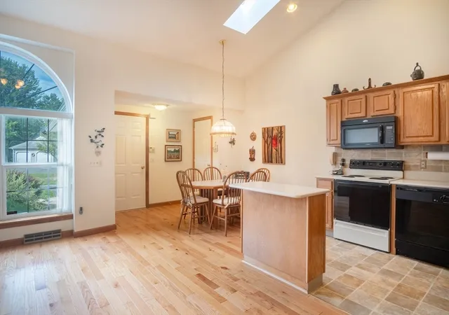 5th image of 122 Brookfield Ln #122, Agawam, MA 01001 | MLS# 73560475