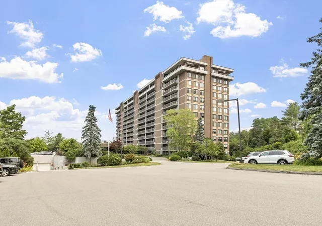 3rd image of 40 Village Rd #910, Middleton, MA 01949 | MLS# 73551002