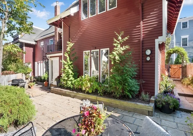 1st image of 4 Coffin Court, Newburyport, MA 01950 | MLS# 73551348