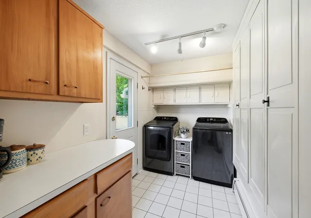 4th image of 126 Edward St, Chicopee, MA 01020 | MLS# 73549829