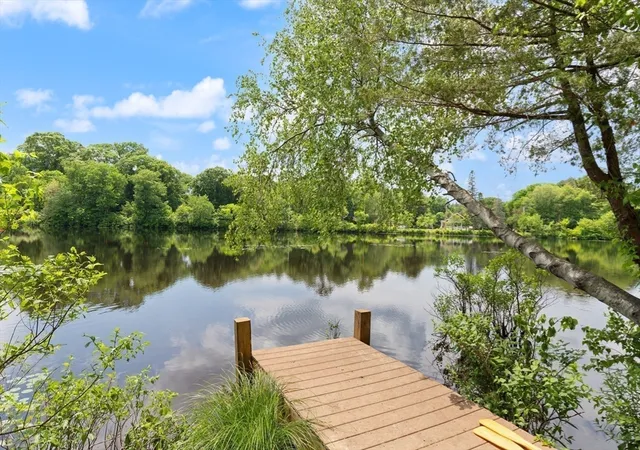 1st image of 86 Lakeview Ave, Taunton, MA 02780 | MLS# 73536511