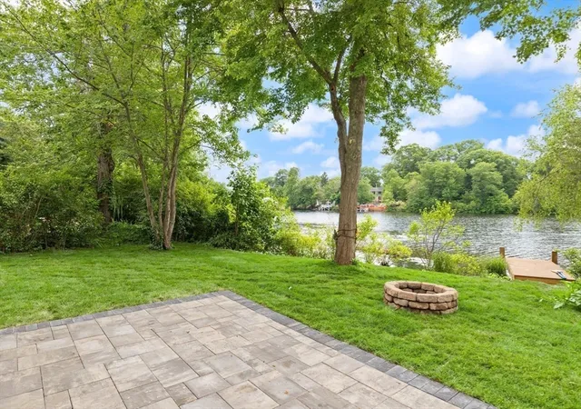 4th image of 86 Lakeview Ave, Taunton, MA 02780 | MLS# 73536511