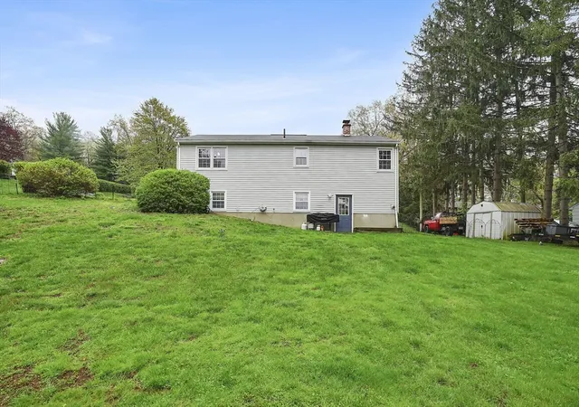 Homes for sale in Westfield, MA | 41 Pinewood Ln, Westfield, MA 01085 | MLS# 73546465